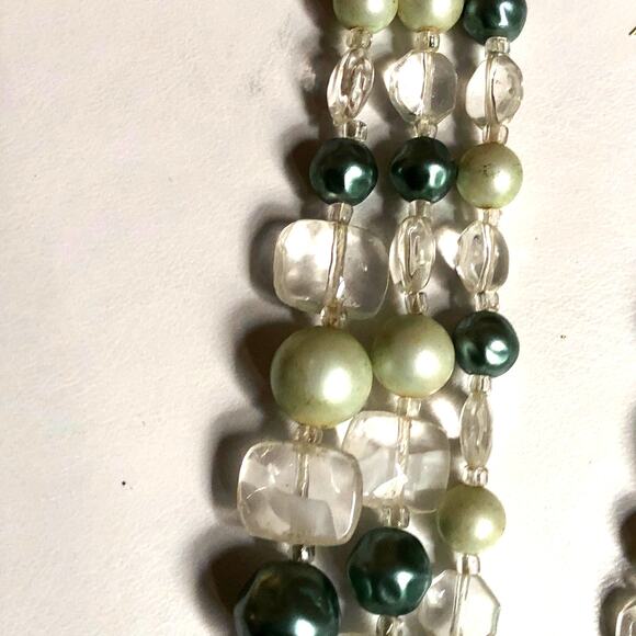 Green, Clear White Triple Strand Vintage Necklace Faux Pearl MCM Retro - Picture 6 of 8